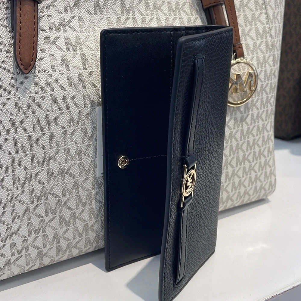 Michael Kors Reed Large Bifold Pebbled Leather Snap Wallet Card Case 
Black 
NWT - Picture 6 of 16